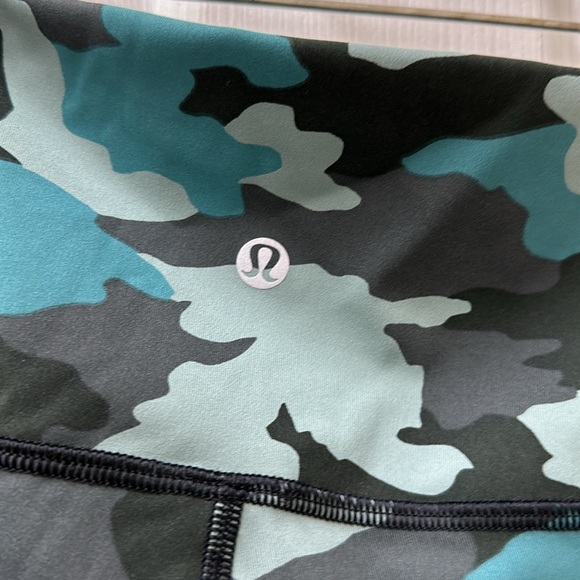 LIKE NEW! Lululemon Wunder Under High-Rise Tight 25" Camo - Picture 9 of 16
